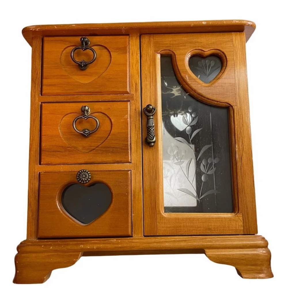 Vintage Musical & Mirrored Jewelry Chest
Plays Love Me Tender